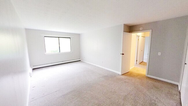 Building Photo - 17 Stenwick Dr
