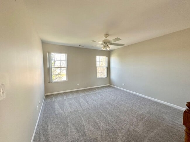 Building Photo - Excellent 2 Bedroom Plus Huge Loft  2.5 Bath and 2 car attached garage