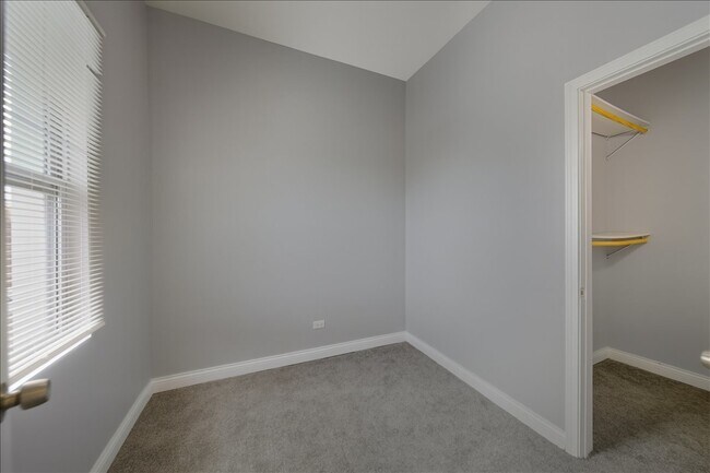 Building Photo - 3002 E 81st St