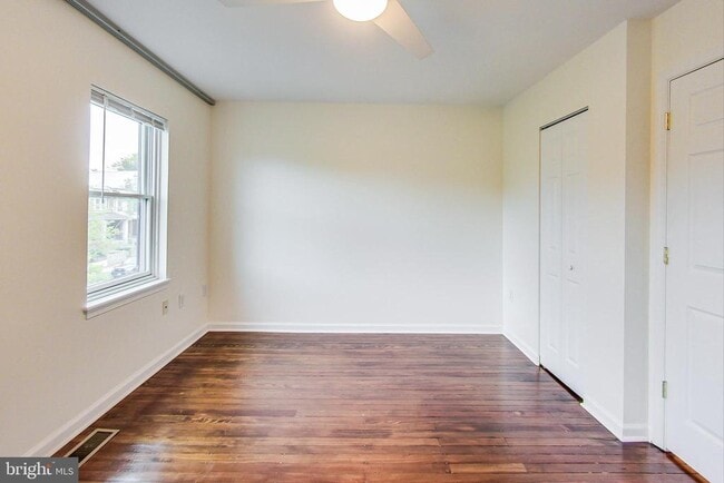 Building Photo - 1749 L St NE