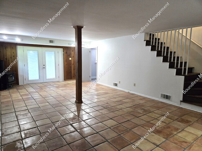 Building Photo - 2493 Sunridge Ave SE