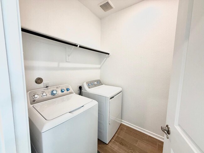 Building Photo - 155 W Coralburst Lp