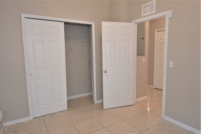 Building Photo - 4406 Mango Terrace