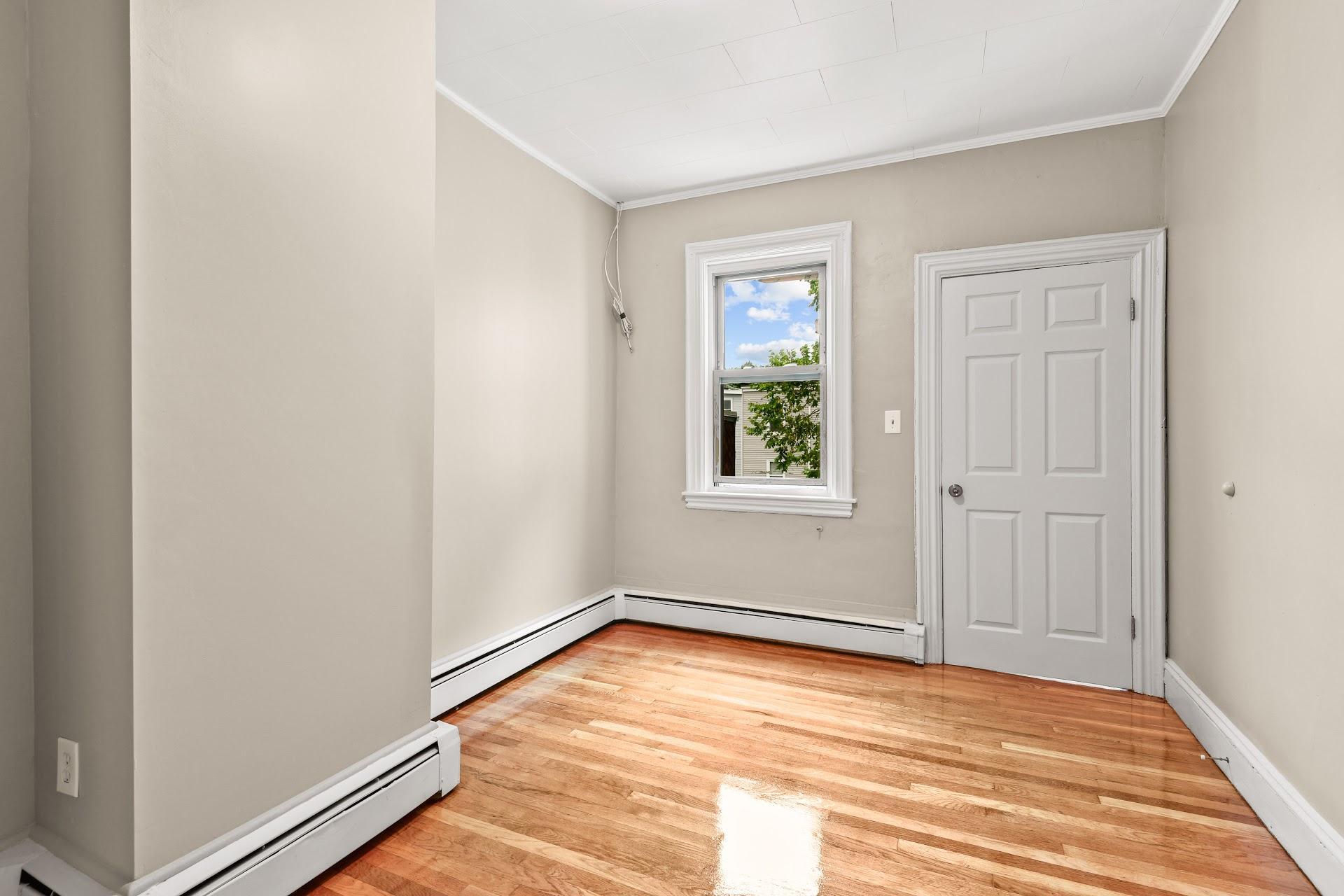 Building Photo - 58 Bennington St