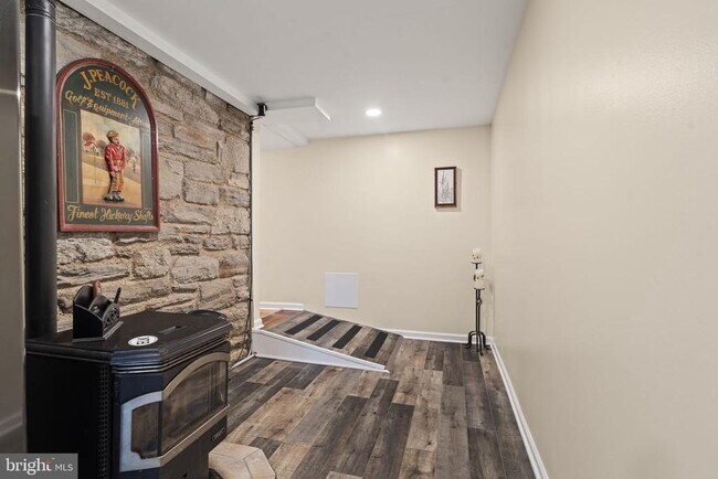 Building Photo - 79 Manor Cir