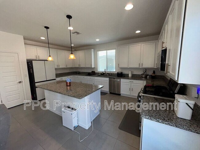 Building Photo - 14118 W Hackamore Dr