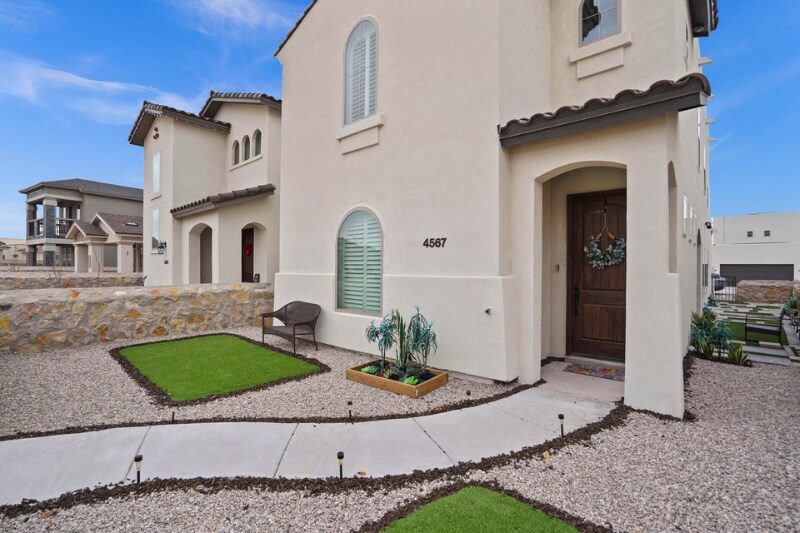 Building Photo - 4567 Marisabel Azcarate St