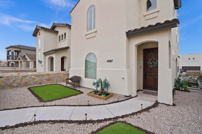 Building Photo - 4567 Marisabel Azcarate St