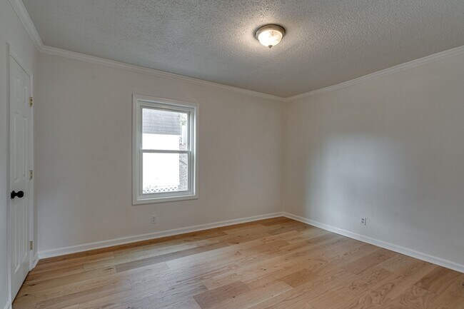 Building Photo - Two Bedroom Home For Rent!