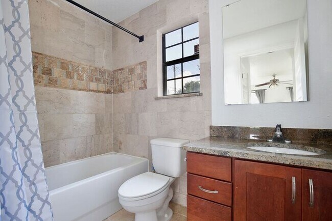 Building Photo - Lovely 3/2.5 Spacious Home with a Large Ba...