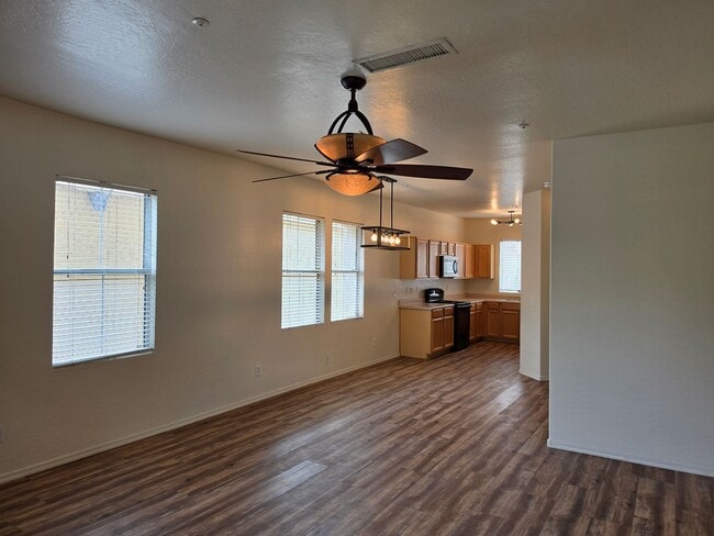 Building Photo - 907 W Wendy Way