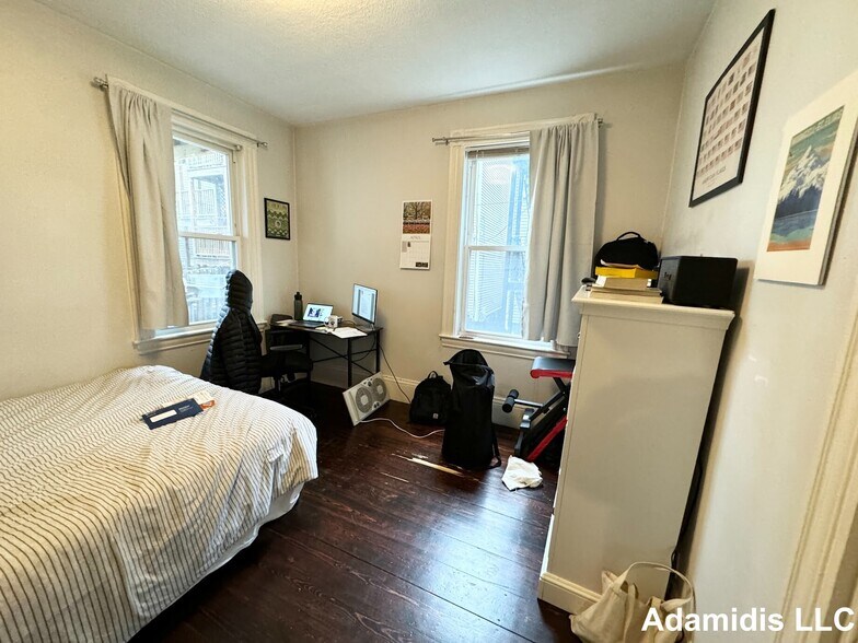 Building Photo - 32 Rawson St