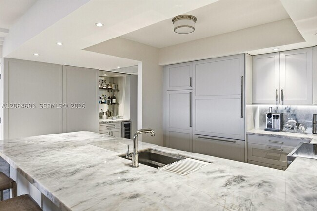 Building Photo - 5600 Collins Ave