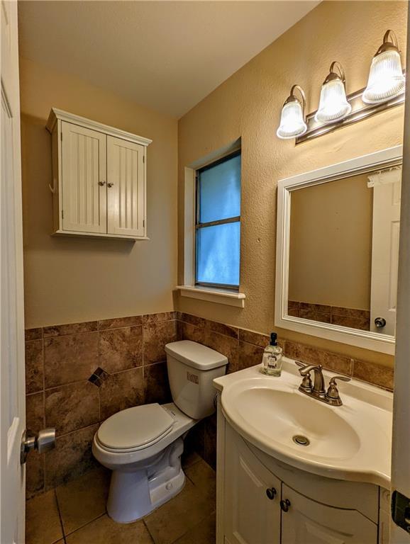 Building Photo - 812 Hill Wood Dr