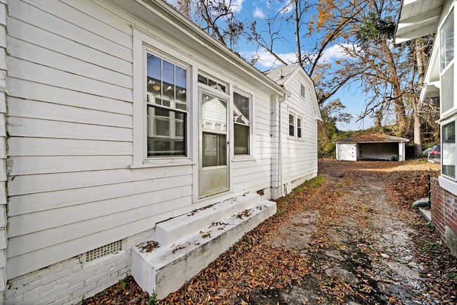 Building Photo - Lovely historic home in Gastonia!