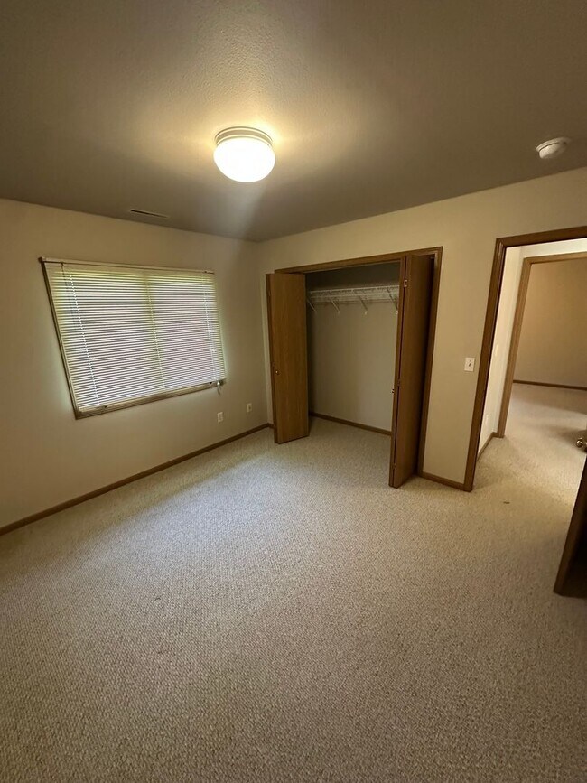 Building Photo - 3209 Polaris Dr