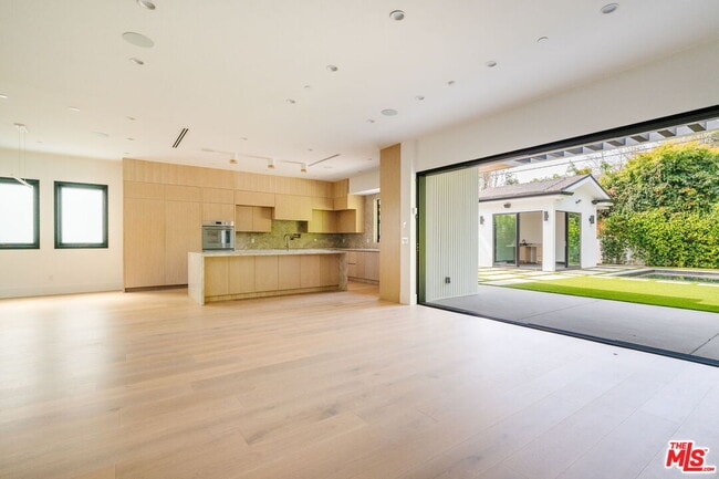 Building Photo - 4087 Kraft Ave