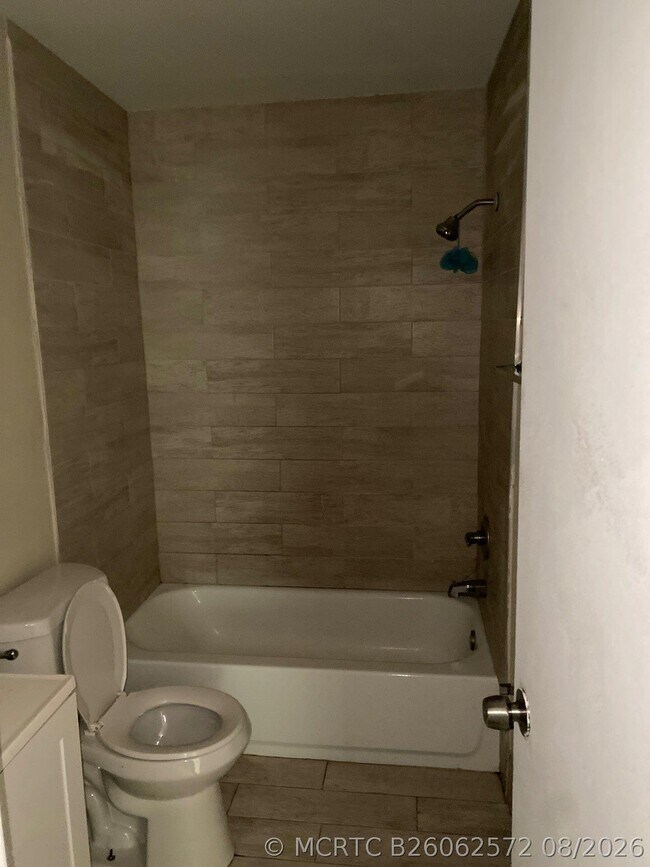 Building Photo - 403 NW 32nd Ct