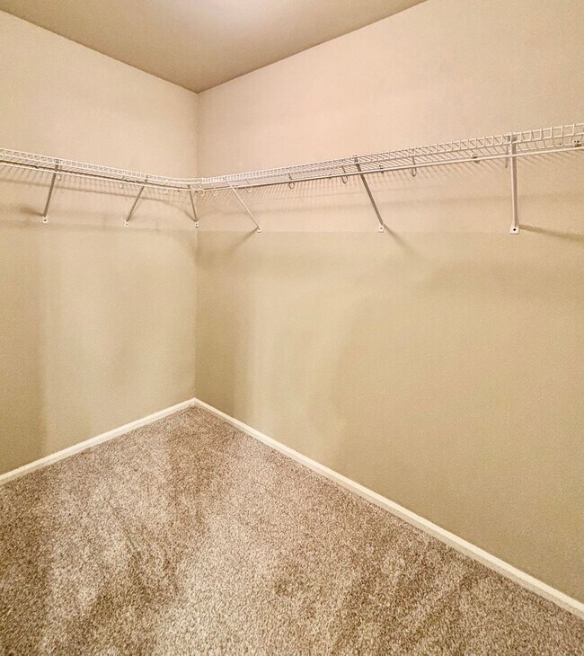 Building Photo - 4 Bed / 2.5 Bath Kirkland single family home $3,795/mo