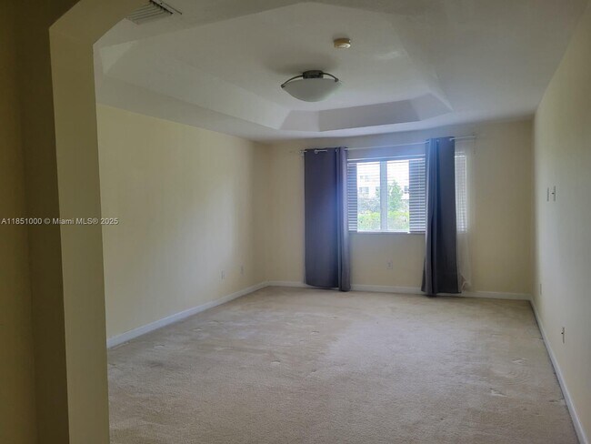 Building Photo - 6671 NW 107th Ct