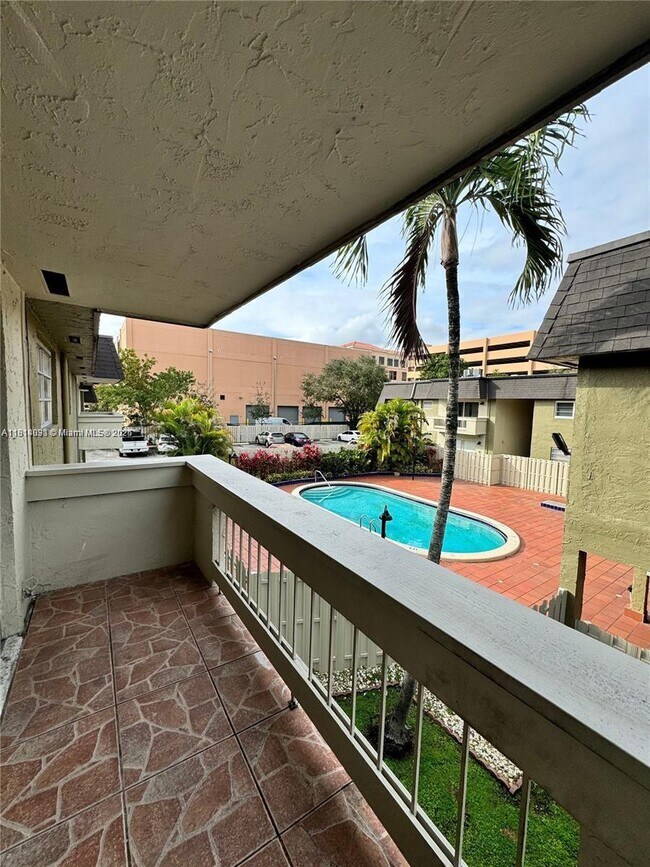 Building Photo - 9370 SW 87th Ave