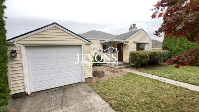 Building Photo - Beautiful two-story home in a walkable area near dining, shopping, entertainment and schools!