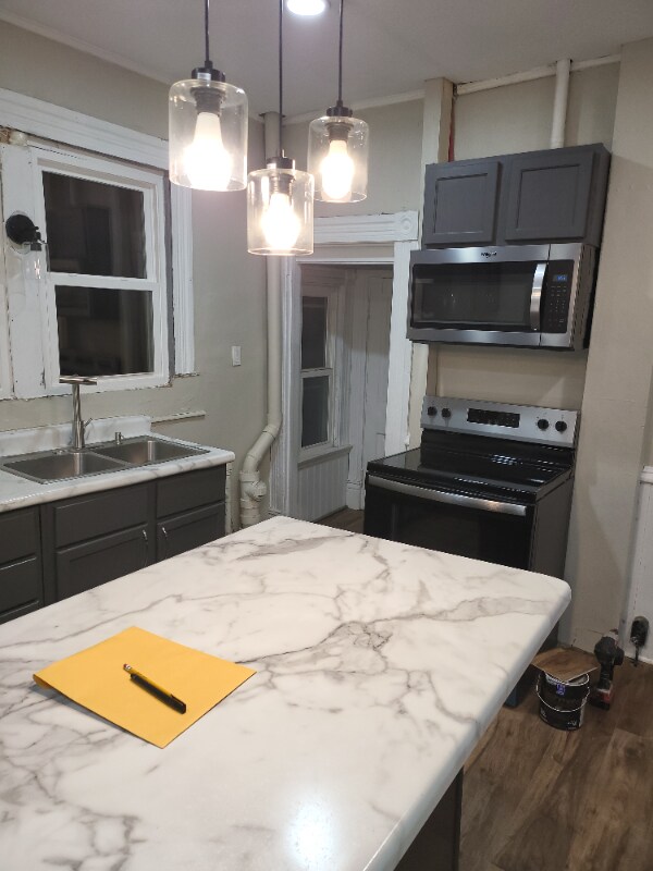 Building Photo - 1405 7th Ave