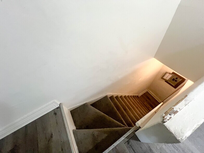 Building Photo - 117 1/2 N Penn St