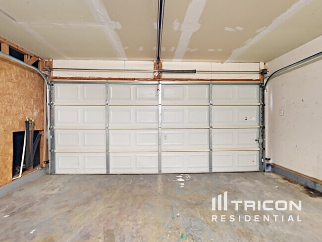 Building Photo - 8014 Chestnut Blue
