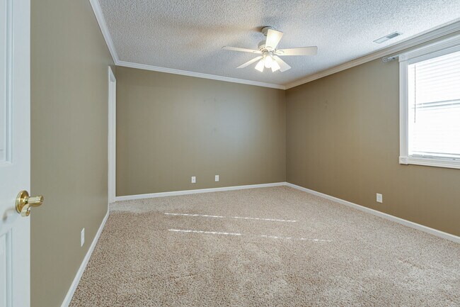 Bedroom 1 to the left has an en suite vanity/toilet - 760 Fox Ridge Dr