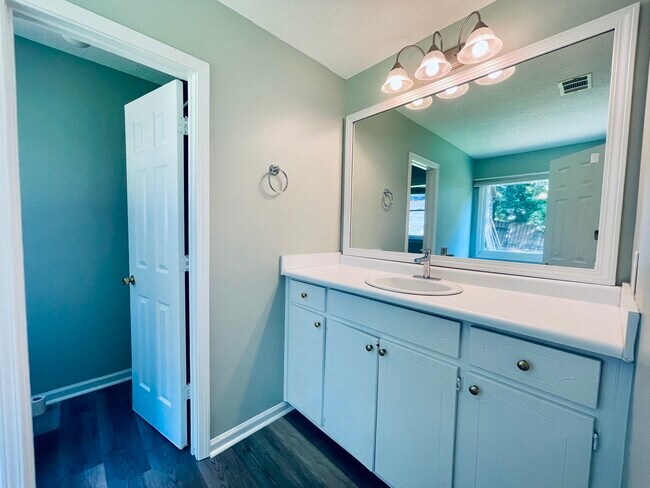 Building Photo - 742 Shoal Cir