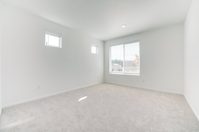 Building Photo - 6130 Crestner Dr SW