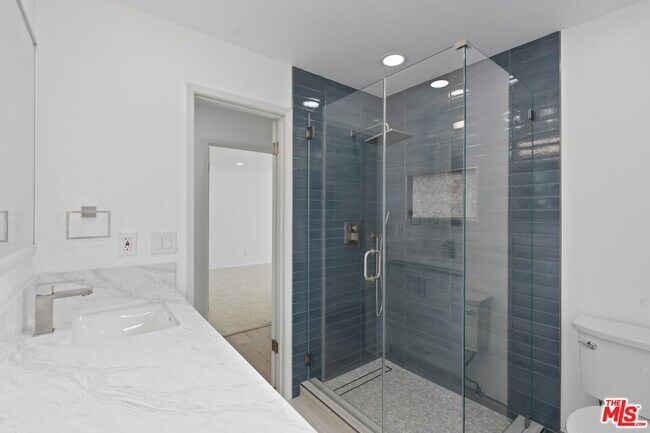 Building Photo - 122 Buccaneer St