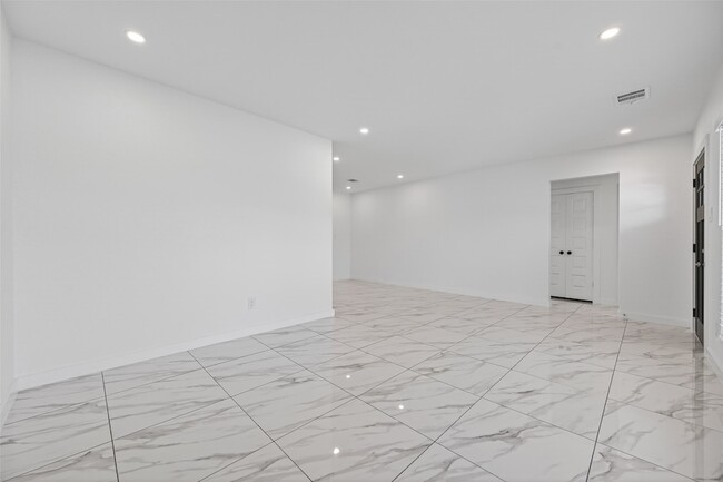 Building Photo - 2202 Alabama St