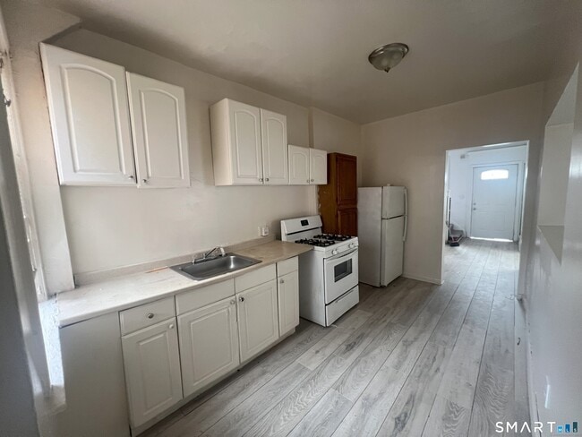 Building Photo - 270 East Ave