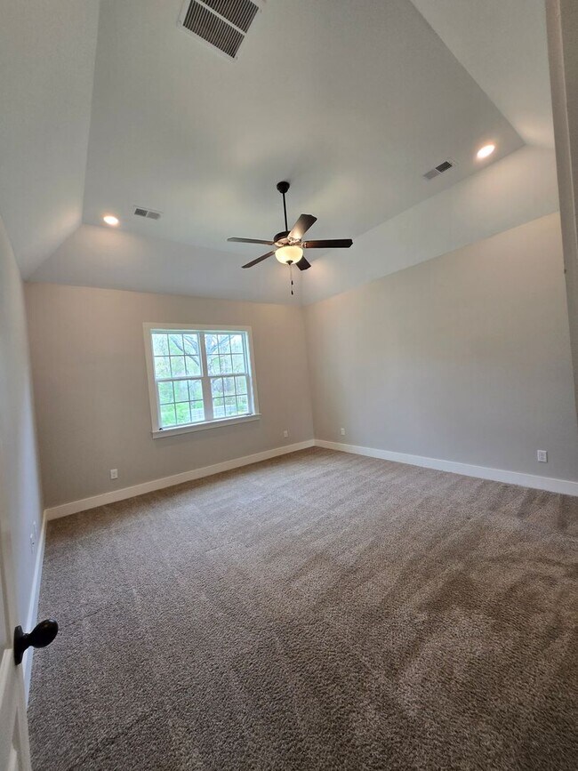 Building Photo - Modern and Spacious 4 bedroom home in Olive Branch for Lease