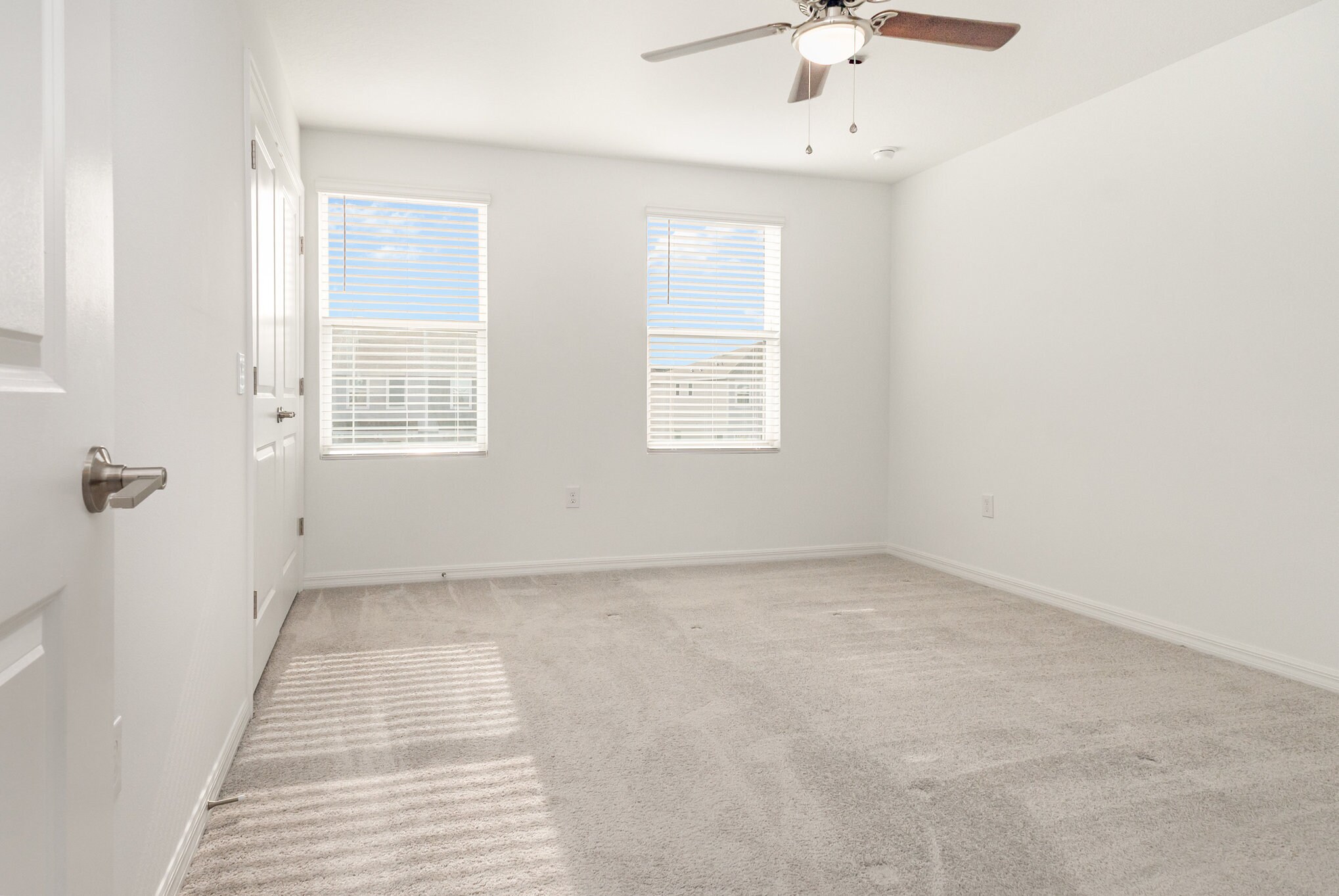 Building Photo - 2037 Viewfinder St