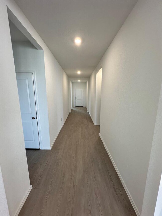 Building Photo - 281 Seven Seas Dr