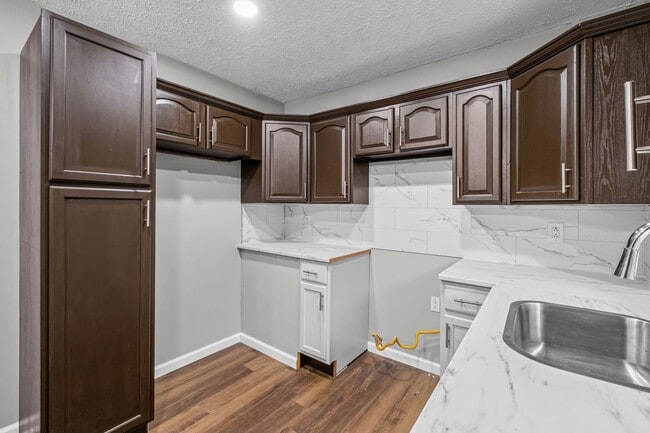 Building Photo - 3100 Fern Valley Dr SW