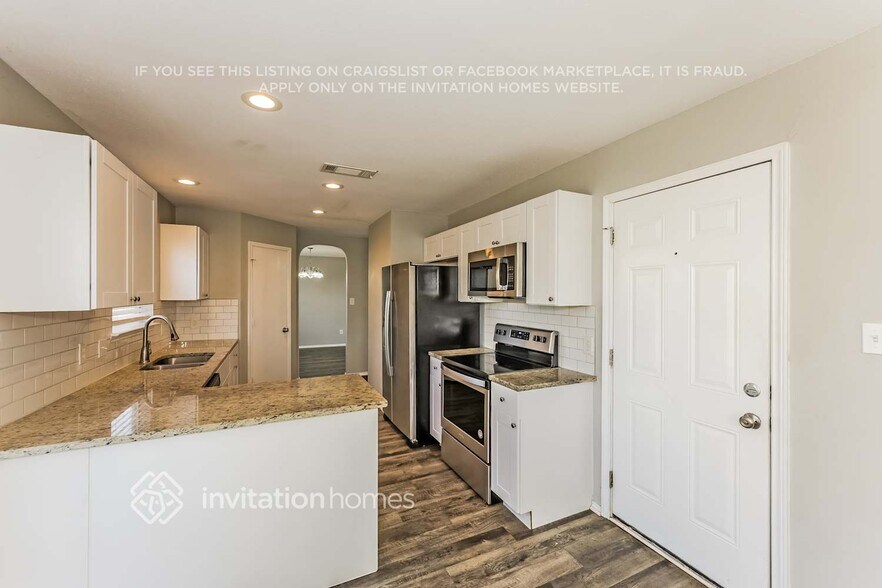 Building Photo - 621 Aqua Dr