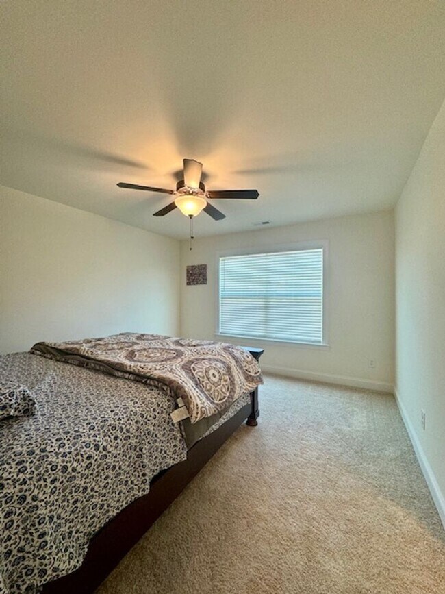 Building Photo - 5BR/4BA w/ Guest Suite + Loft in Hampton Woods