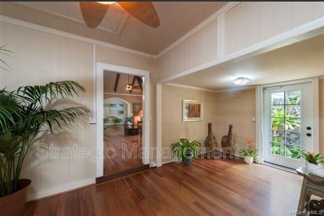 Building Photo - 3040 Diamond Head Rd