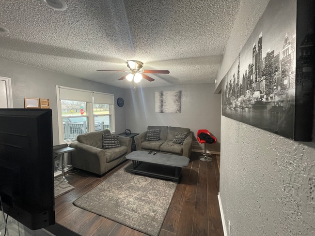 Building Photo - 13808 12th St