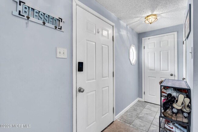 Building Photo - 22 Compass Ln