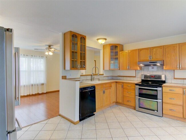 Building Photo - 1600 San Juan Dr