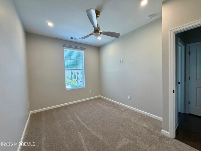 Building Photo - 305 Spirit Wy