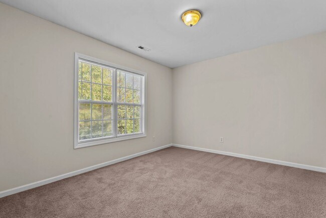 Building Photo - Charming 3-Bed 3.5-Bath Near Campbell University