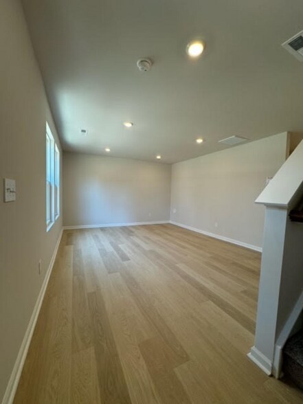 Building Photo - 1438 Blanche St