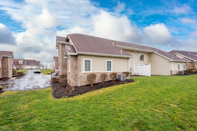 Building Photo - 73 Nicholas Dr