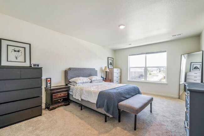 Building Photo - 4-Bedroom Home in Mallard Ridge with Office and Fenced Yard